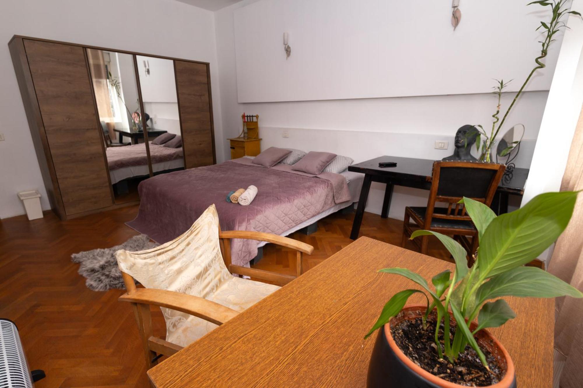 Shared Retro Vintage Luxury Apartment Bucureşti Eksteriør bilde